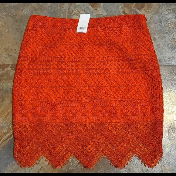 Banana Republic Dresses & Skirts - NWT Banana Republic Skirt 🧡